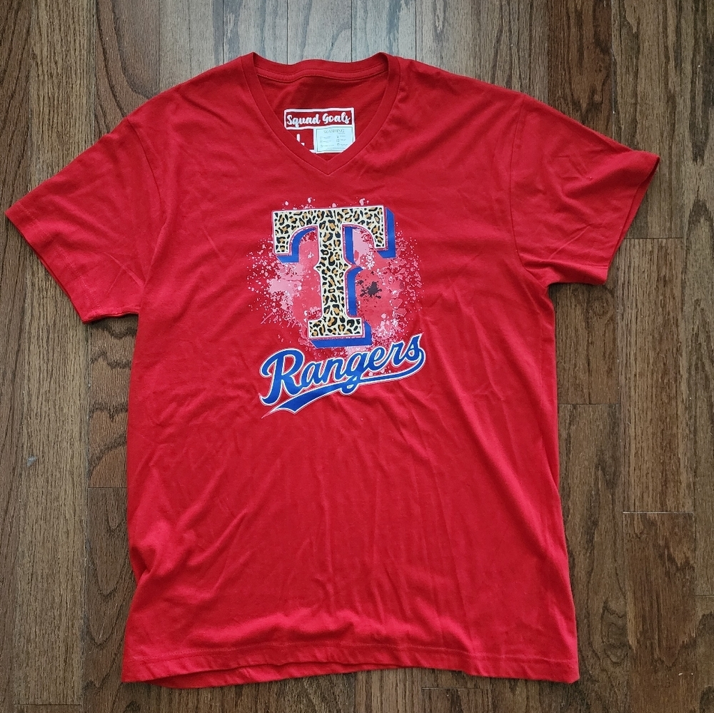 Texas Rangers Women's Large Animal Print Red V-Neck Short Sleeve Tee